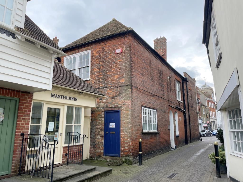 Lot: 109 - PERIOD BUILDING WITH PERMISSION FOR CONVERSION INTO TWO HOUSES - External photo of building in town centre